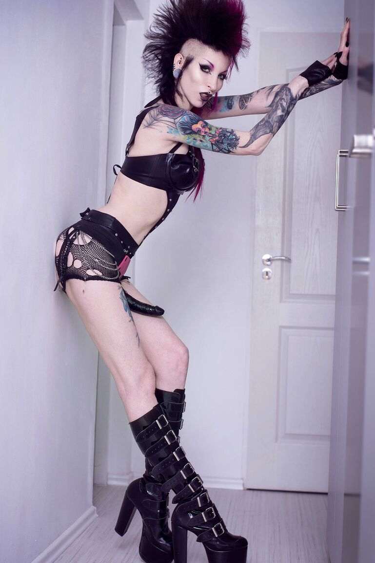 15P Alt girl Razor Candi sports a mohawk haircut with a butt plug in her asshole