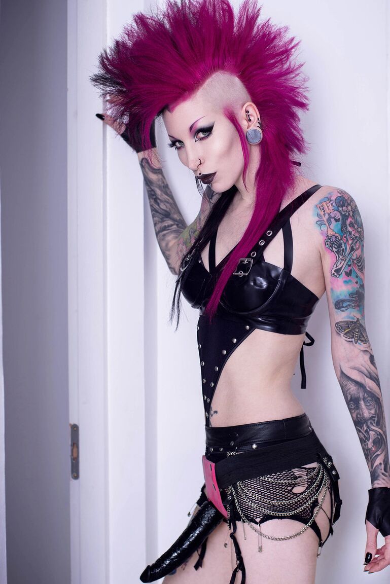 15P Alt girl Razor Candi sports a mohawk haircut with a butt plug in her asshole