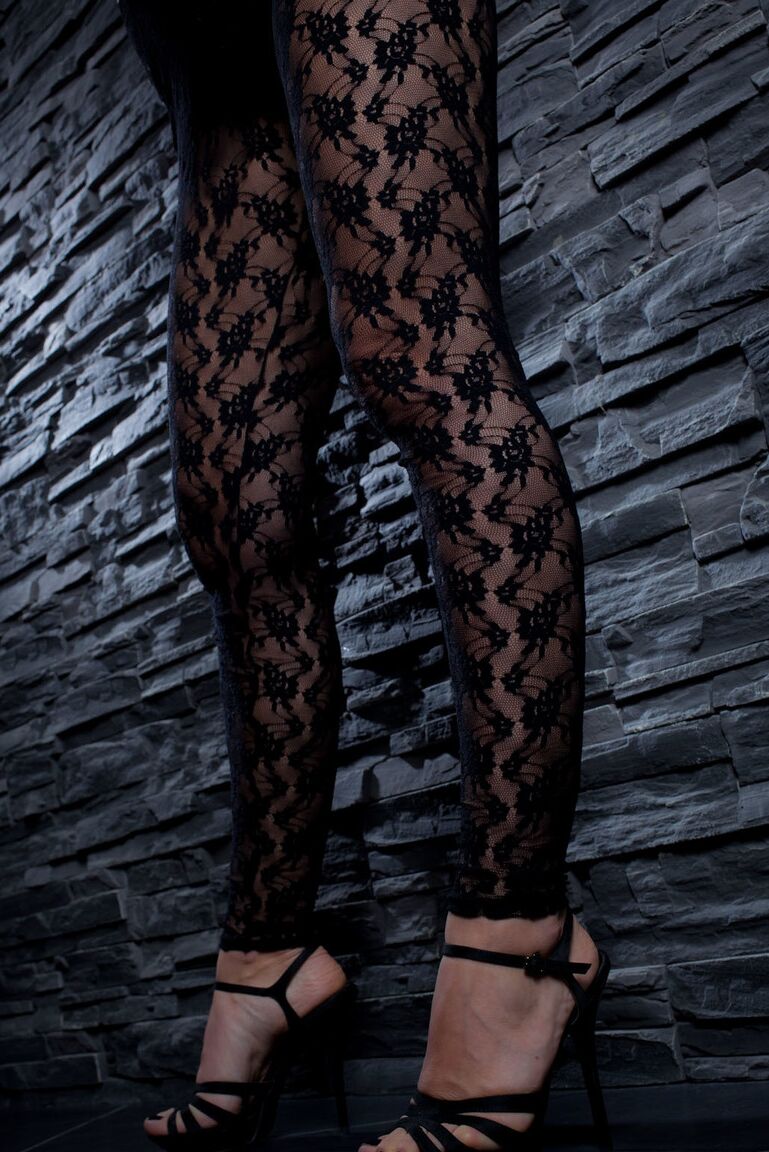 16P Slave can't resist the seductiveness of his domina's shapely legs and feet