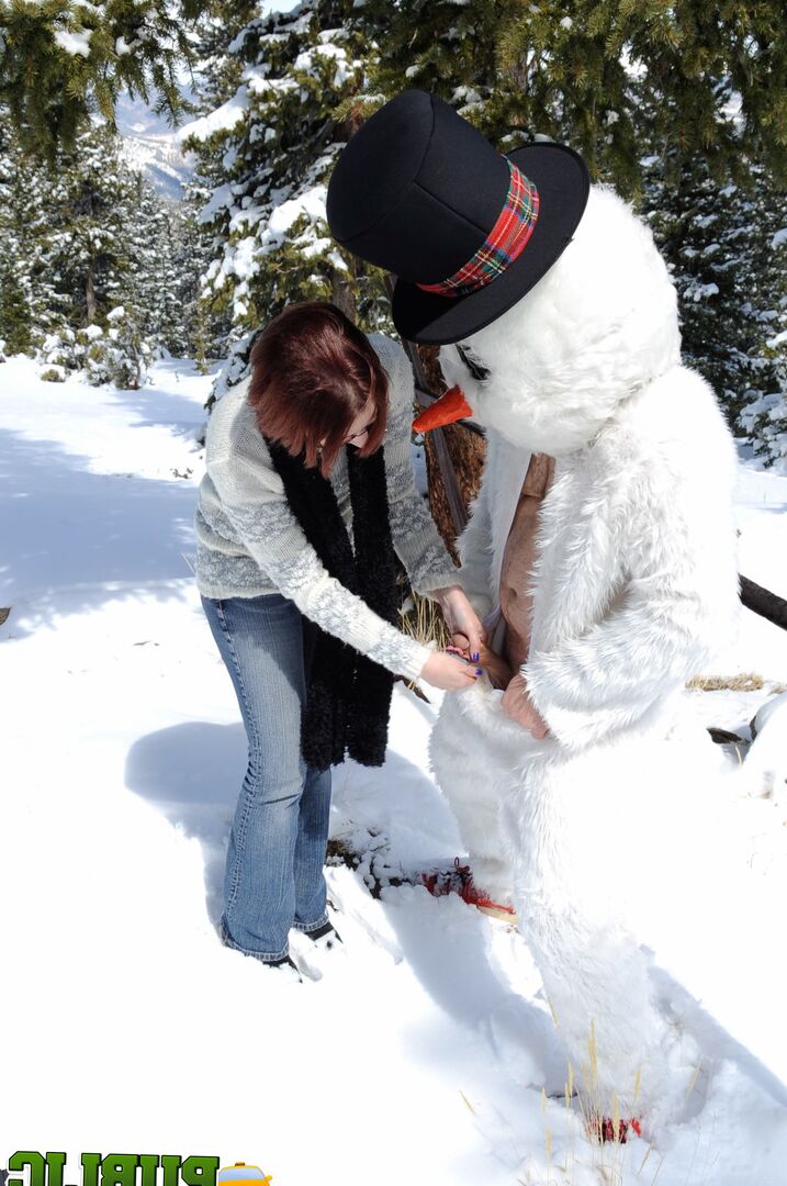 21P Public Handjobs Brandi de Lafey