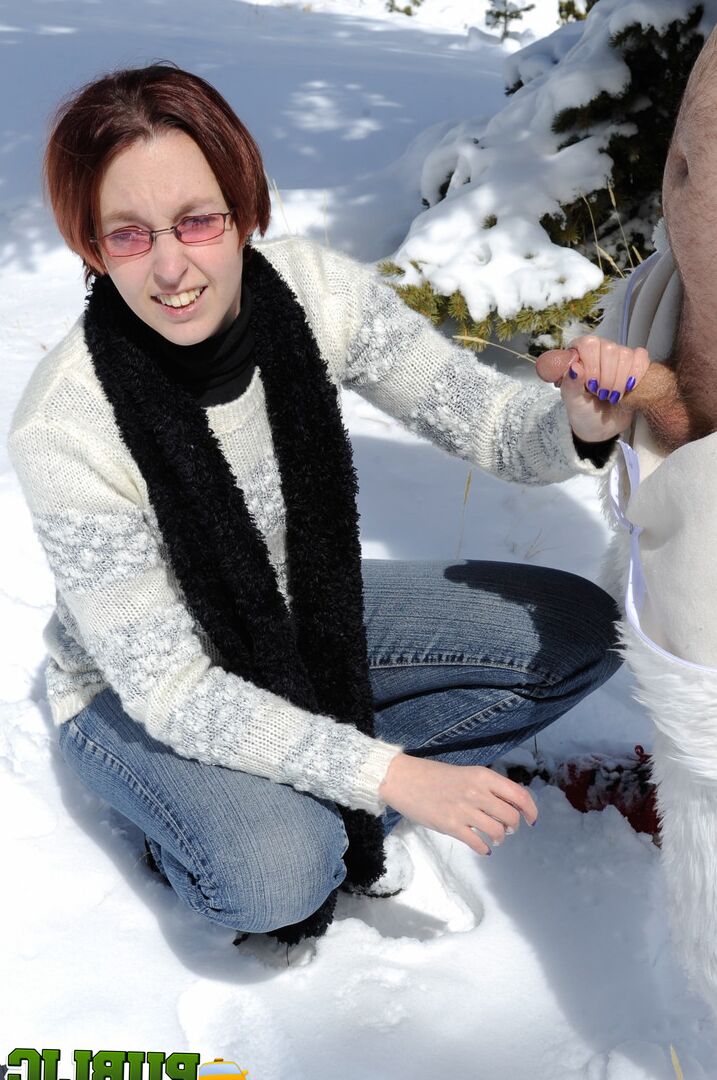 21P Public Handjobs Brandi de Lafey