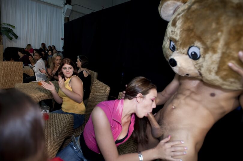 17P Adventurous chicks get up on stage and suck off male strippers during a party