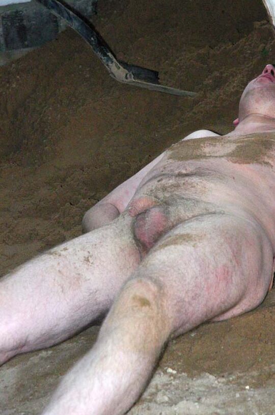 16P Богатые сучки наказывают мясистого рабочего прямо на стройке