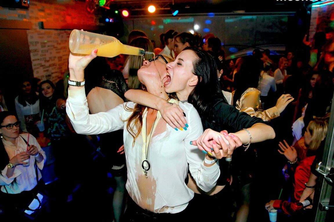 15P European chicks get soaked in booze at a party featuring male strippers