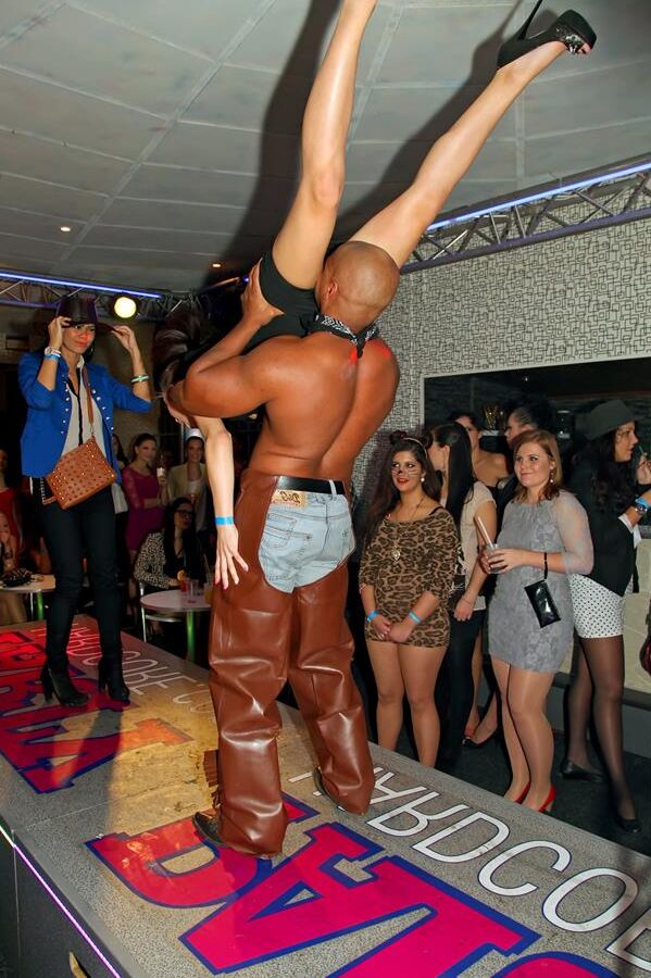 12P Party going chicks get up on stage and have sex with the male strippers