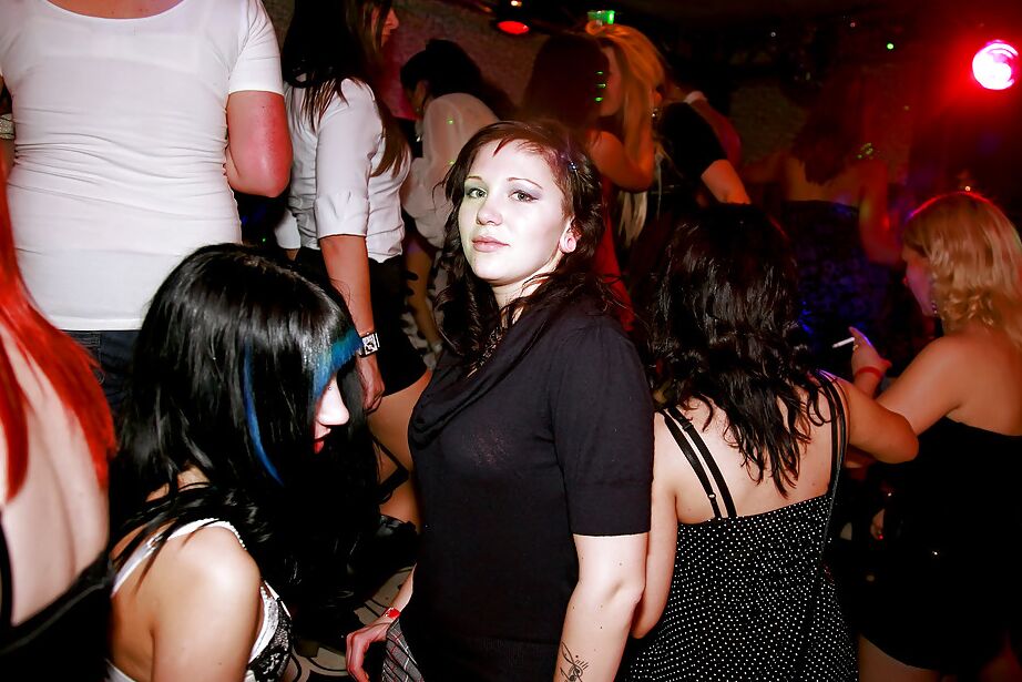 16P Doces garotas amadoras sendo fodidas hardcore na festa de sexo