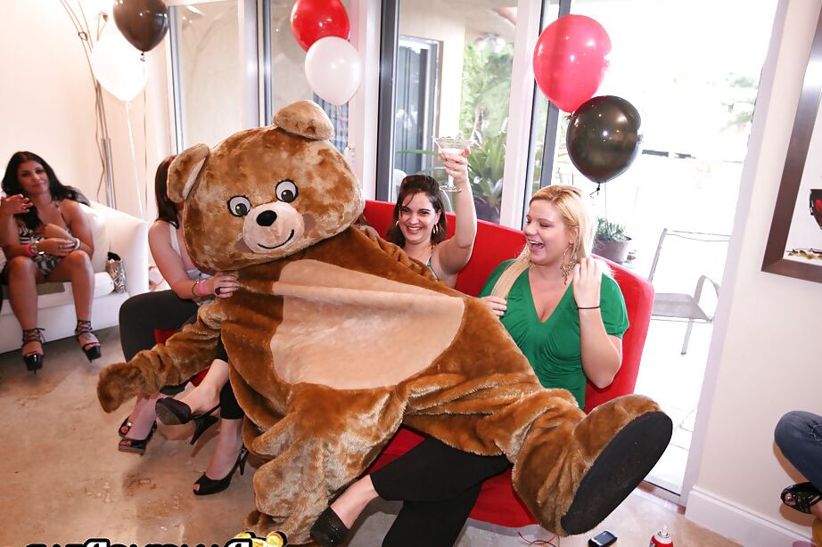 16P On this party whores are sucking cocks till the very facial ending