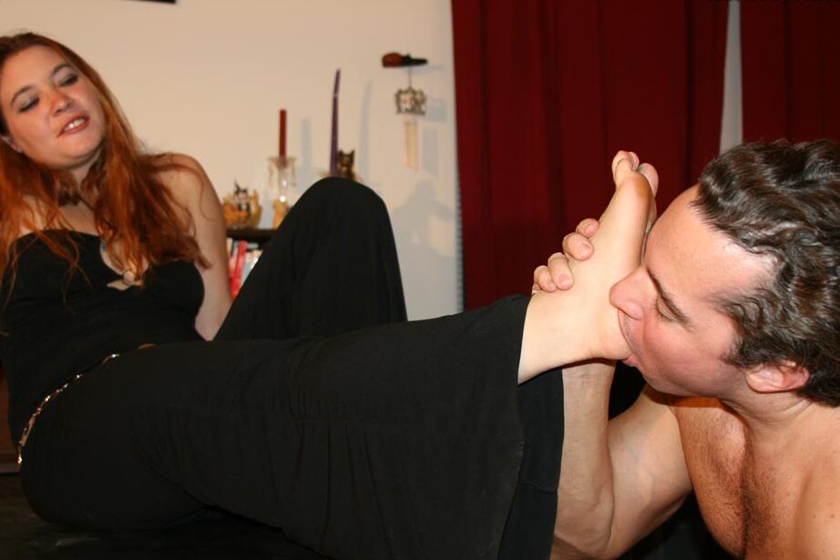 12P Beije Seu Pé CFNM Femdom Fetiche por Pés