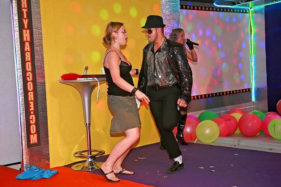16P Garotas amadoras sacanagens enlouquecendo e com tesão na festa bêbada