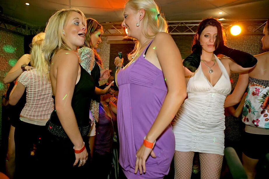 16P Rammish amateurs getting dirty at the european CFNM party