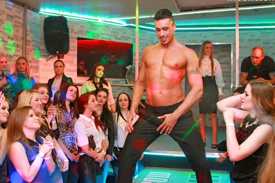 15P Wild and crazy party going chicks suck on hard dick's of male strippers