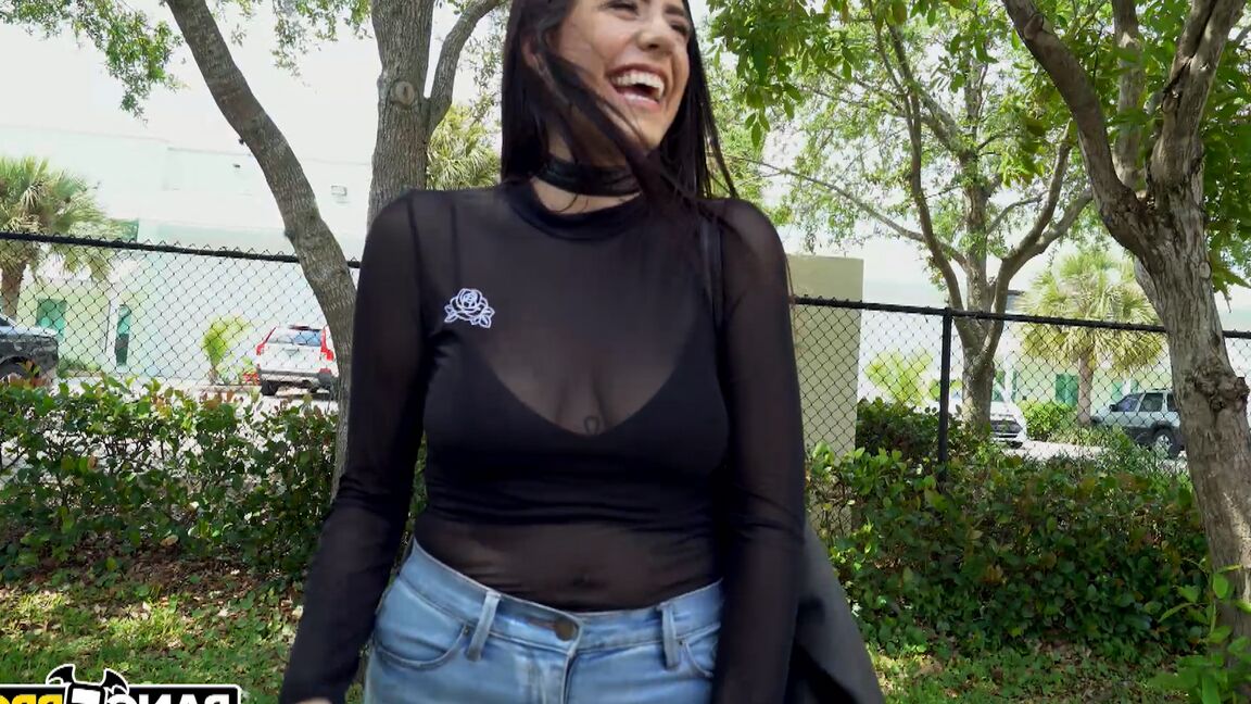 21P セクシーな女の子セレーネ・シンクレアがピックアップされてバンの後部で犯される