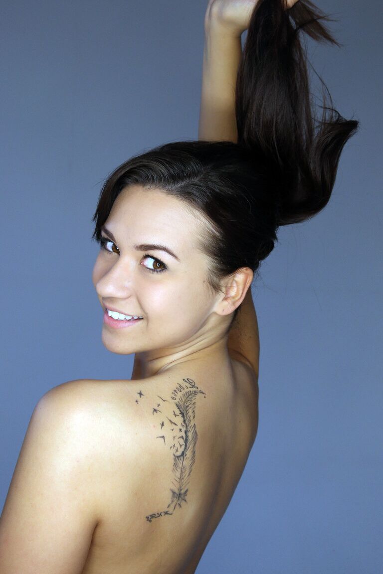 21P Teen with a hot figure Lorelei flaunts her titties at a photoshoot