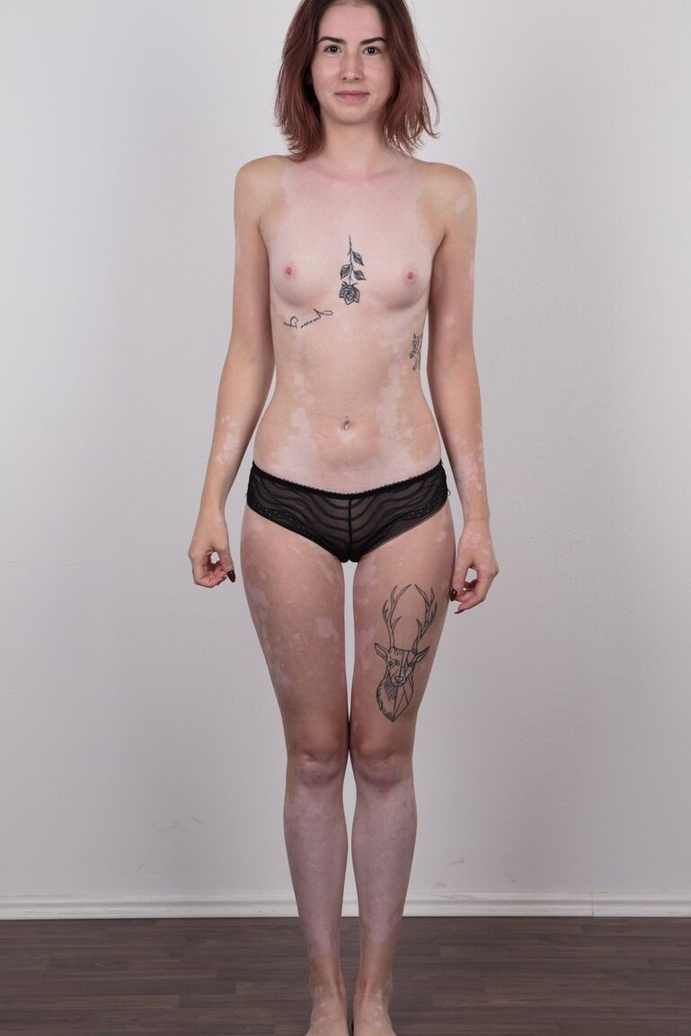 20P First timer Julie releases her skinny body from baggy clothing