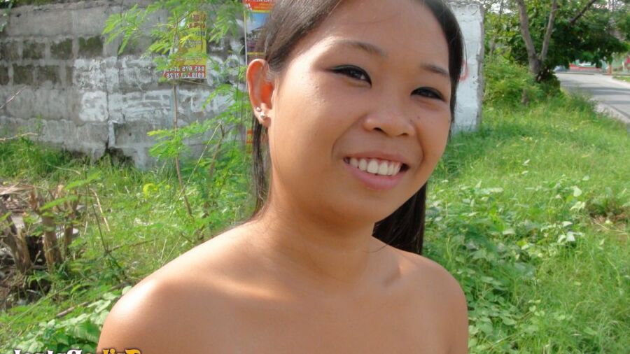 15P A amadora filipina Lyn acaba com a boca cheia de esperma graças a um turista sexual