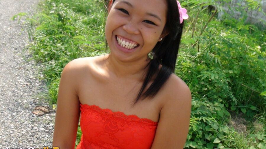 15P A amadora filipina Lyn acaba com a boca cheia de esperma graças a um turista sexual