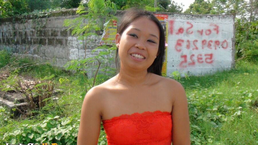 15P A amadora filipina Lyn acaba com a boca cheia de esperma graças a um turista sexual
