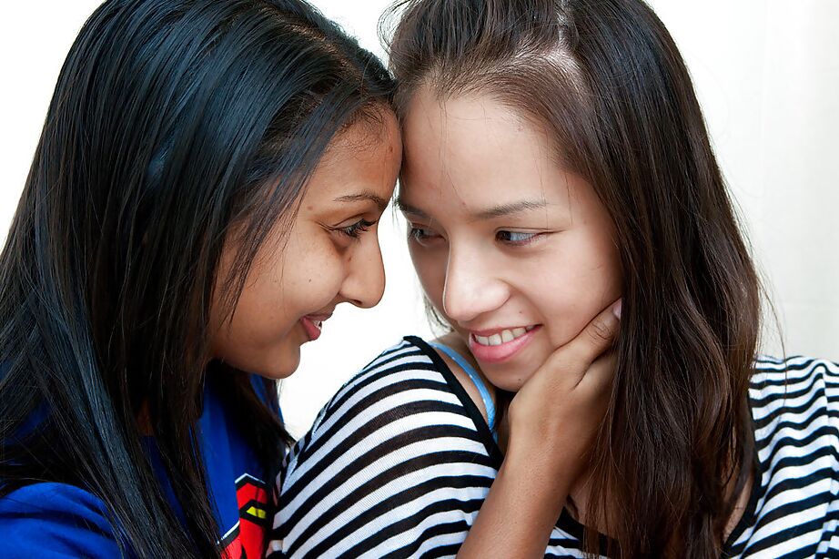 16P Adolescents indiens mignons ayant des relations sexuelles entre filles pour la première fois devant une caméra