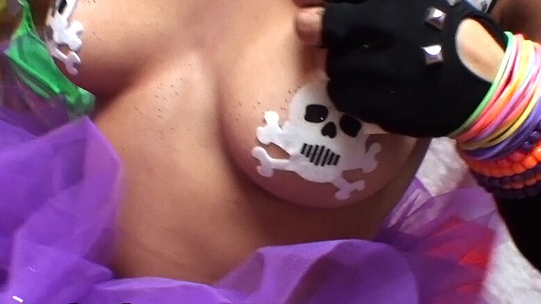 16P 巨乳レズビアンはプライベートの男女共学のパーティーでたくさんの楽しみを持っています