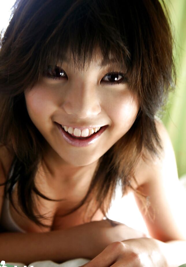 16P Foxy asiática gata Azumi Harusaki descobrindo seus seios doces