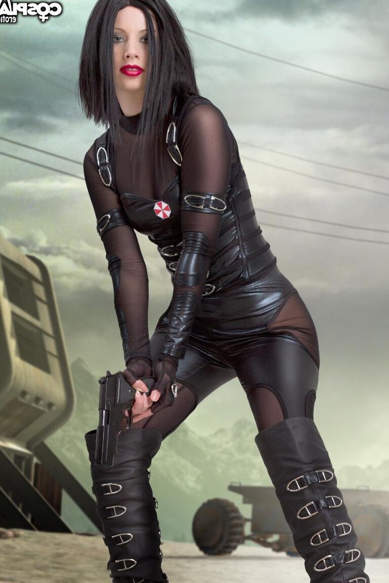 12P Marylin en el cosplay desnudo de Humanity's Last Stand