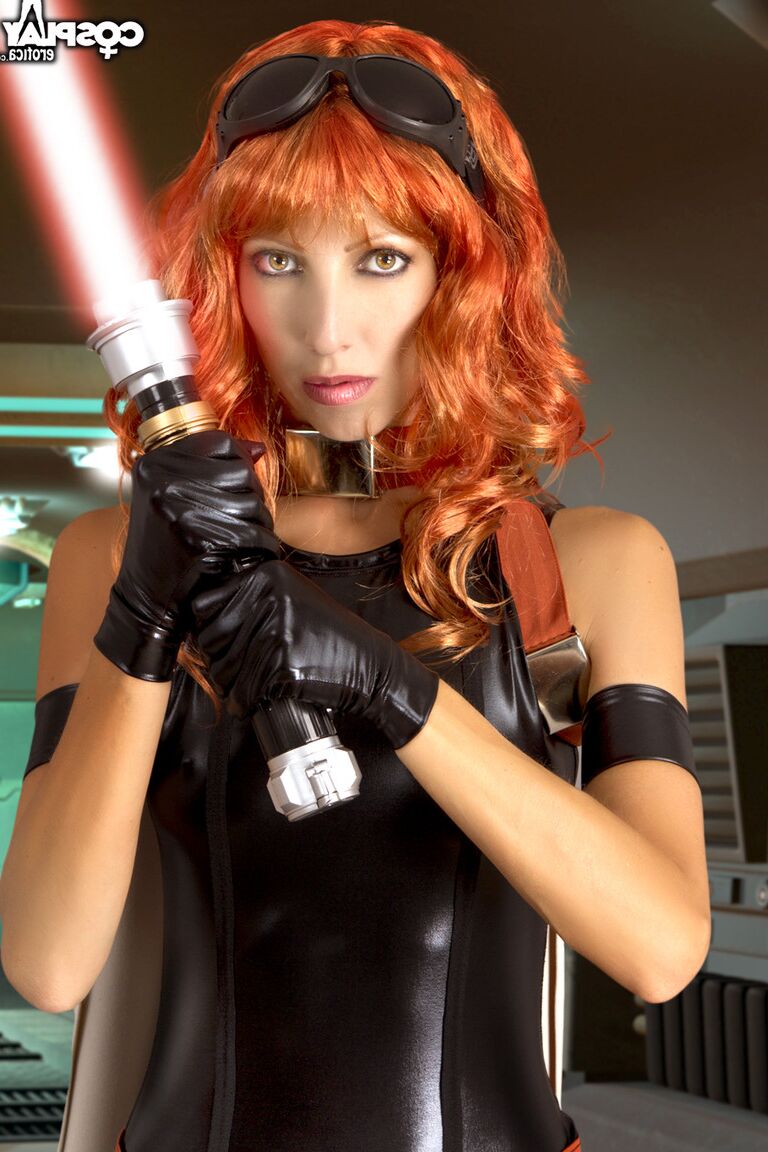 12P Cosplay Erótica Mara Jade Skywalker cosplay nu