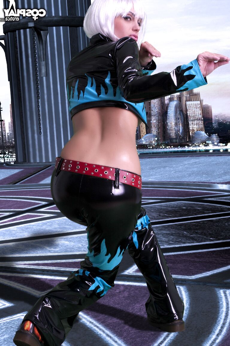 12P Christie Cosplay desnuda viva o muerta