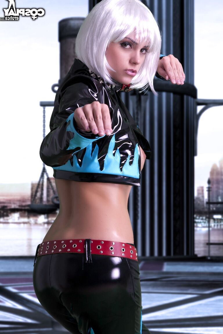12P Christie Cosplay desnuda viva o muerta