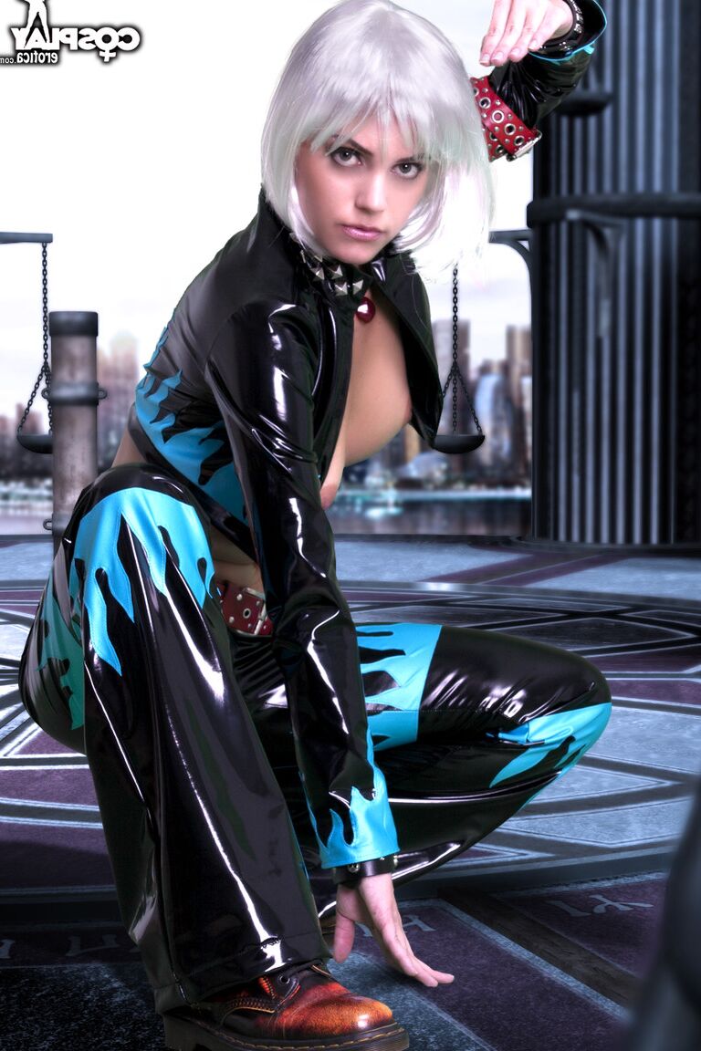 12P Christie Cosplay desnuda viva o muerta