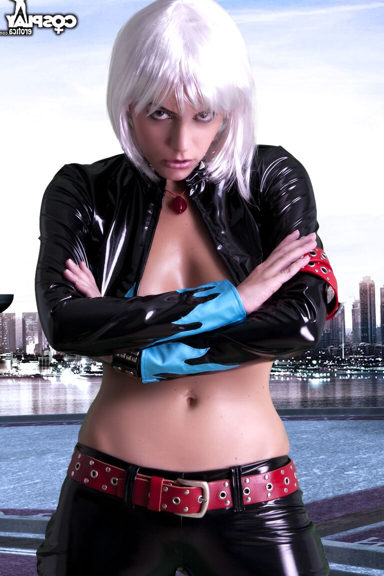 12P Christie Cosplay desnuda viva o muerta