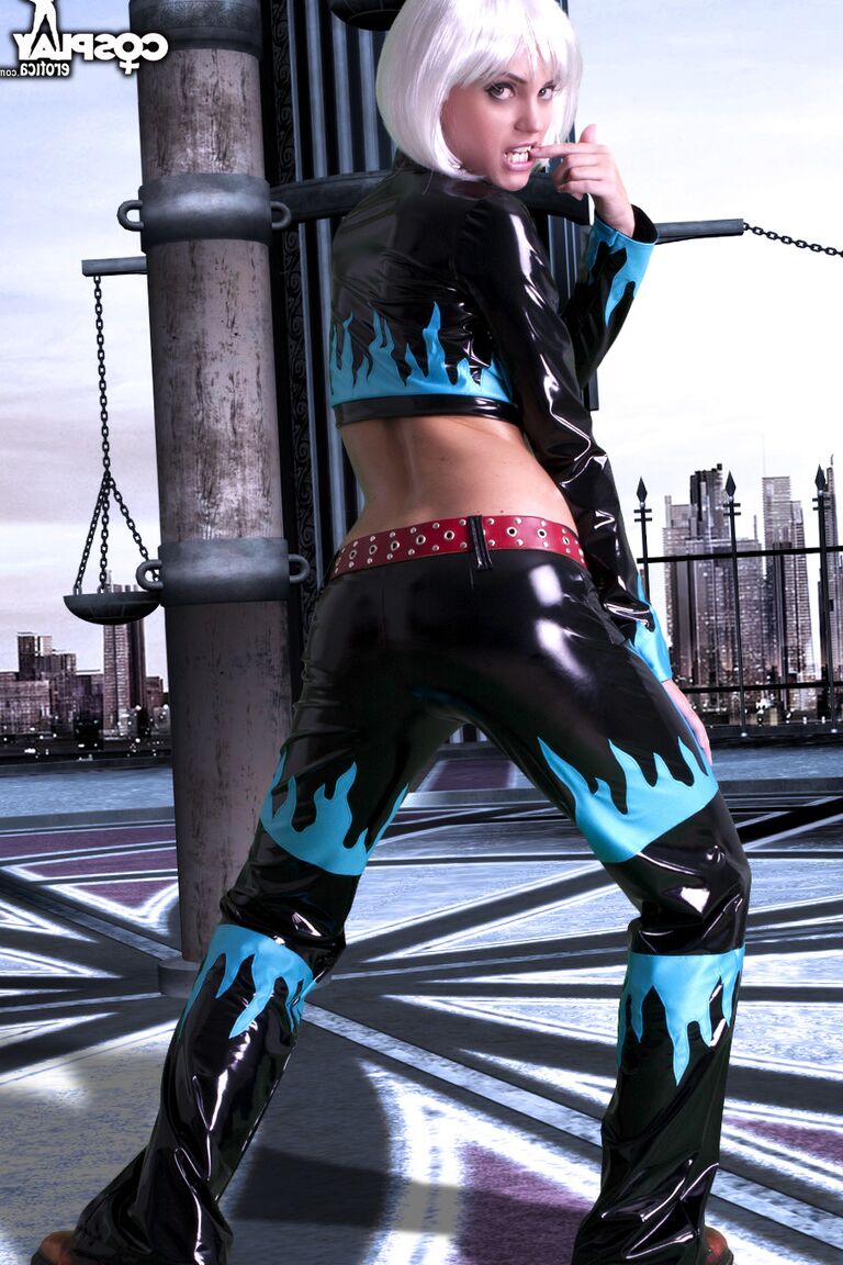 12P Christie Cosplay desnuda viva o muerta