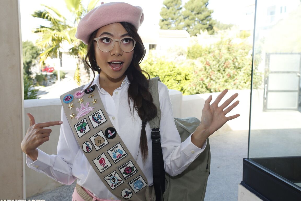 21P A adolescente asiática nerd Vina Sky faz tratamento facial em todos os óculos depois de foder