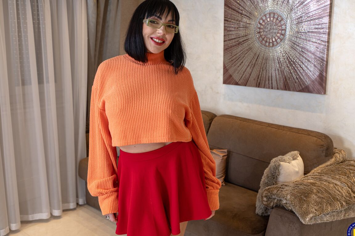 18P MILF Jordan Perry levanta a saia curta