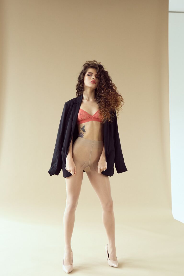 15P Curly haired model Irene Rouse shows her cunt while ripping her pantyhose