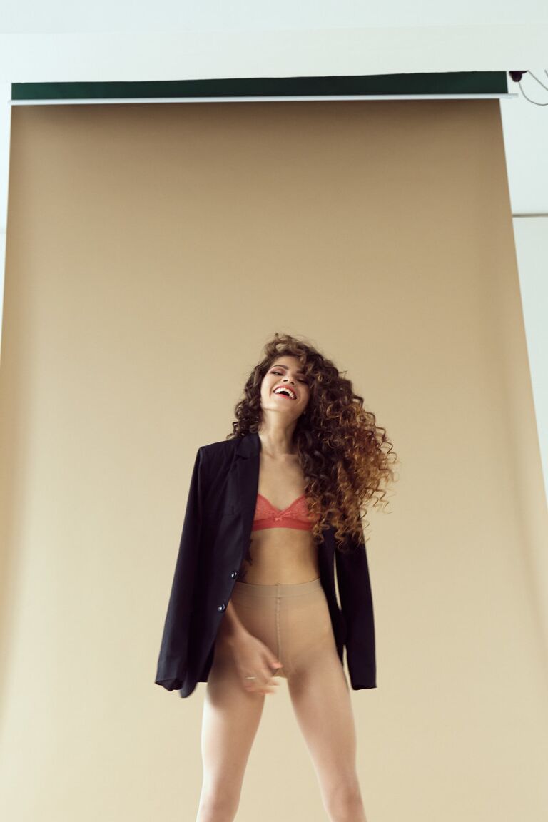 15P Curly haired model Irene Rouse shows her cunt while ripping her pantyhose