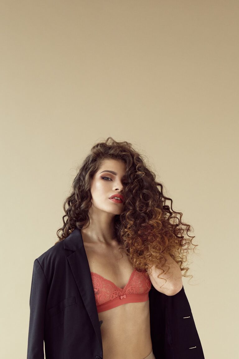 15P Curly haired model Irene Rouse shows her cunt while ripping her pantyhose