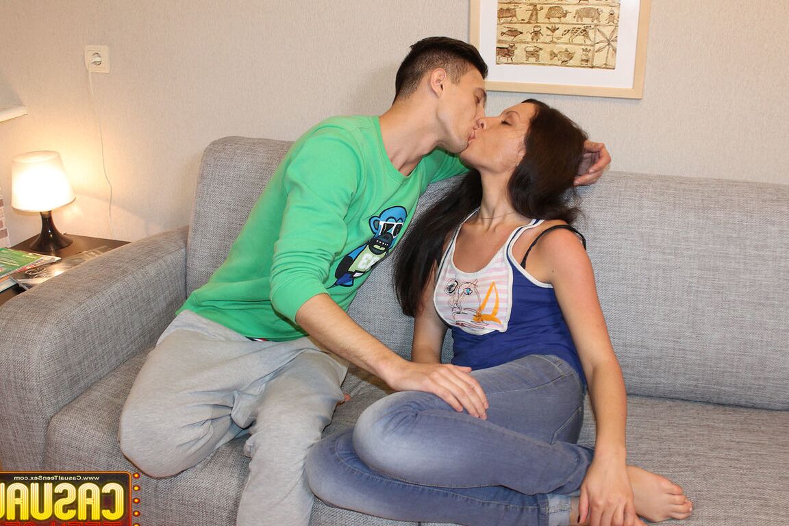16P Casual Adolescente Sexo Bichano molhado lambido