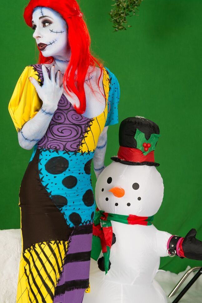 15P La pelirroja gótica Joanna Angel se abre hasta el culo desnudo en un cosplay caliente