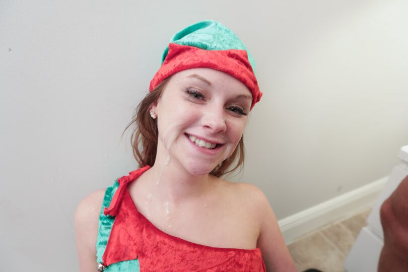 16P La nena navideña Lizzie Bell folla con el pervertido Papá Noel de polla larga