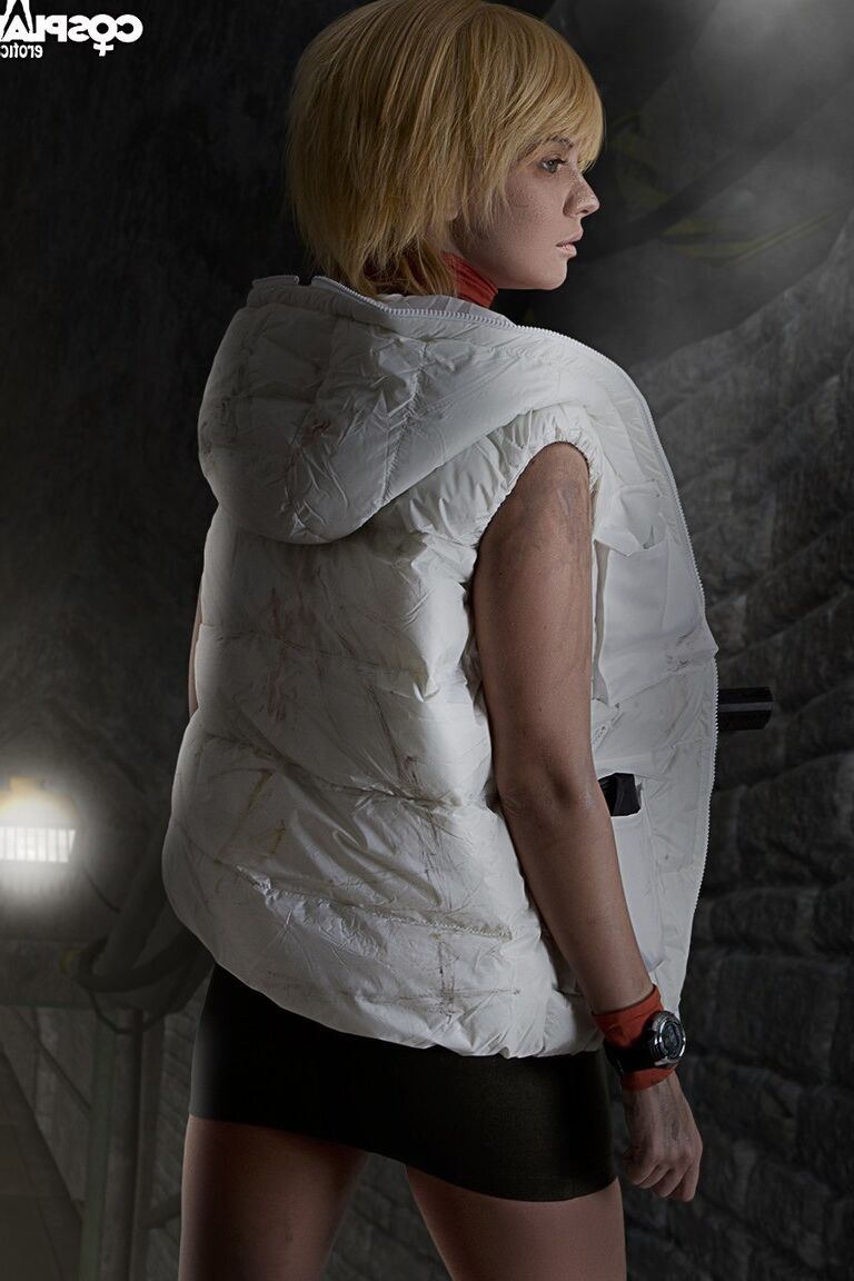 12P Heather Mason Silent Hill 3 cosplay nu