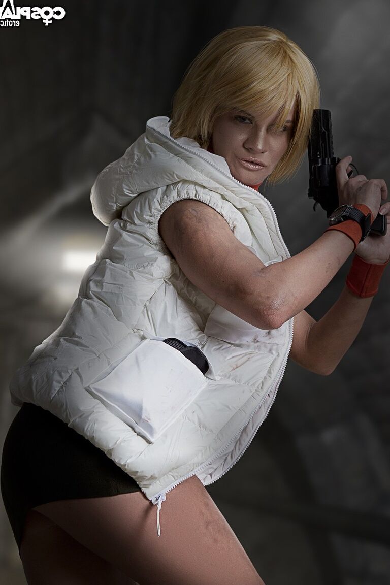 12P Heather Mason Silent Hill 3 cosplay nu