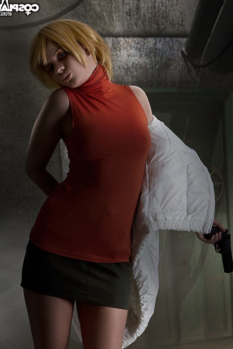 12P Heather Mason Silent Hill 3 cosplay nu