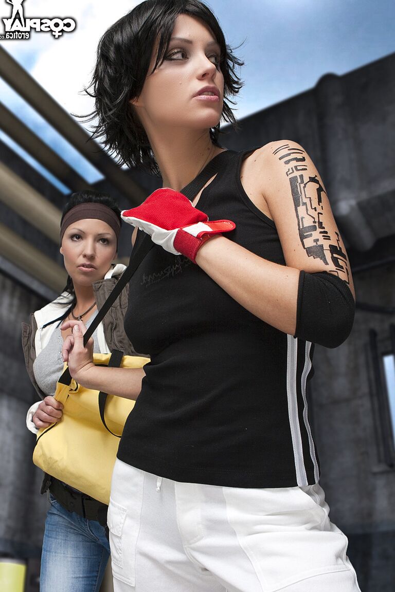 12P Faith Mirrors Edge vs Alyx Half Life cosplay nu