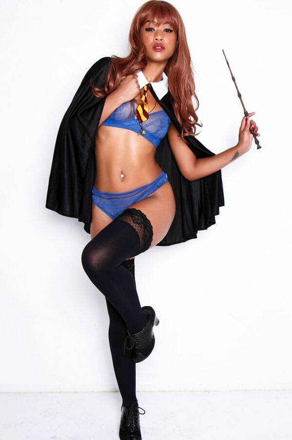 15P Super sexy ruiva cosplay beleza Skin Diamond ostenta bunda nua em fantasia