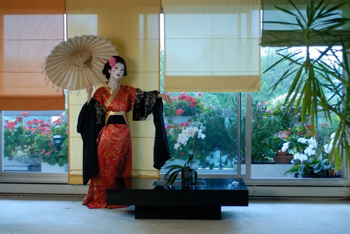 16P Solo model Tanika exposes her underwear while sporting Geisha attire