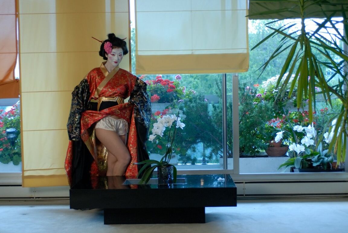16P Solo model Tanika exposes her underwear while sporting Geisha attire