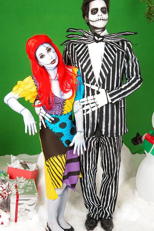 16P A garota amadora Joanna Angel e o cara usam roupas de cosplay assustadoras antes de foder