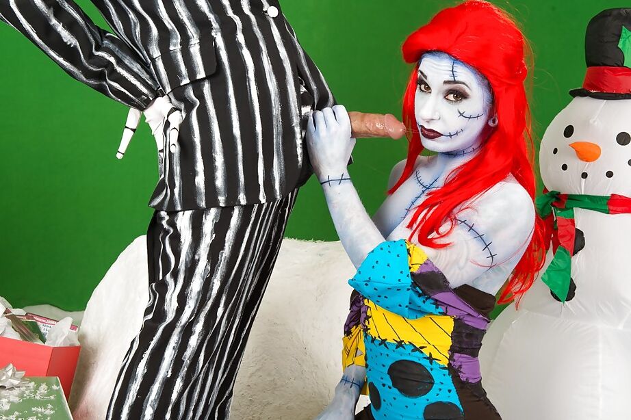 16P A garota amadora Joanna Angel e o cara usam roupas de cosplay assustadoras antes de foder