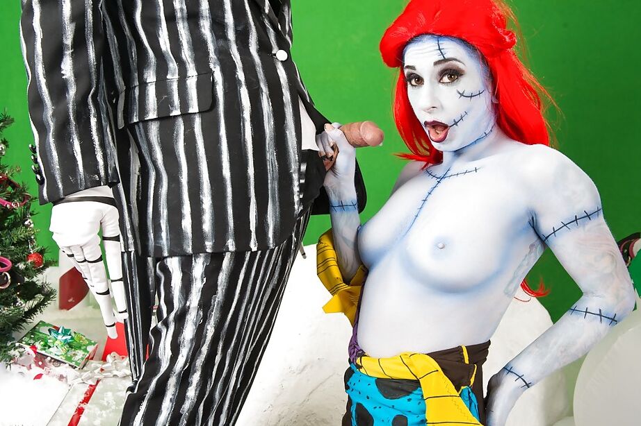 16P A garota amadora Joanna Angel e o cara usam roupas de cosplay assustadoras antes de foder