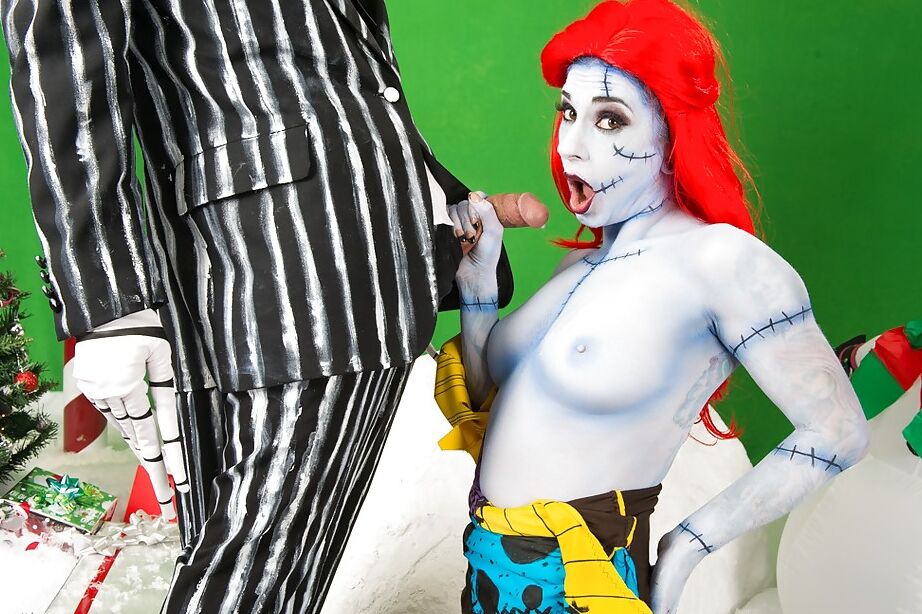 16P A garota amadora Joanna Angel e o cara usam roupas de cosplay assustadoras antes de foder